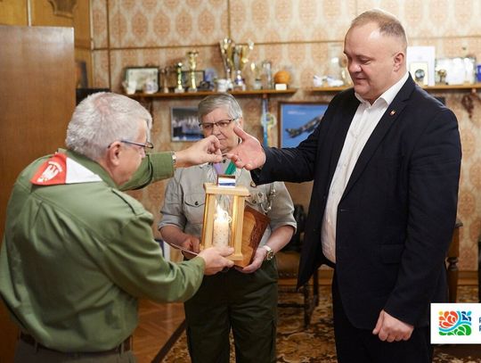 BETLEJEMSKIE ŚWIATŁO POKOJU W STAROSTWIE I MAGISTRACIE