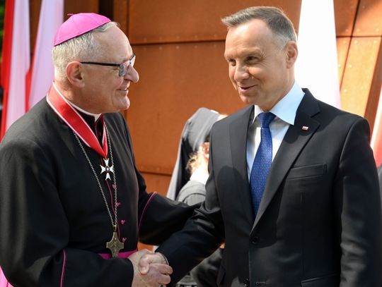 Bp Edward Dajczak odznaczony przez prezydenta Andrzeja Dudę