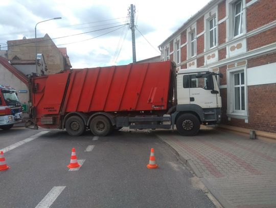 Ciężarówka uderzyła w budynek. Dom zadrżał w posadach