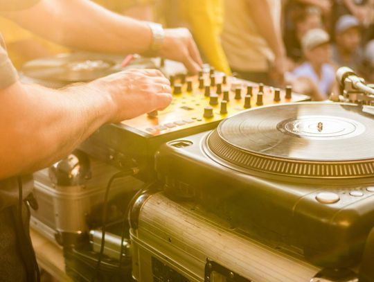 DJ Kalisz – sprawdzony przepis na wesele z klasą DJ Kalisz – sprawdzony przepis na wesele z klasą