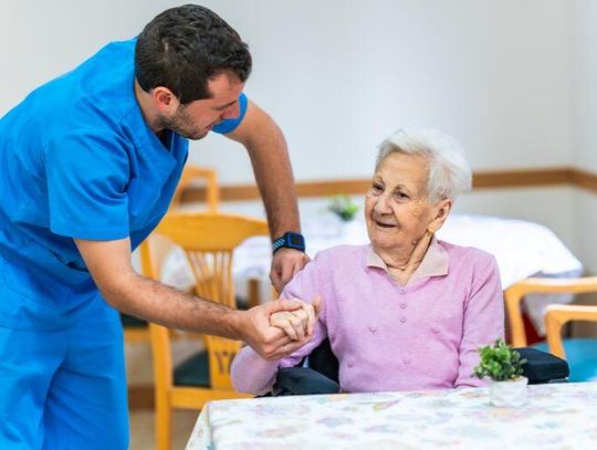 Dom opieki – jak przygotować Seniora do pobytu?