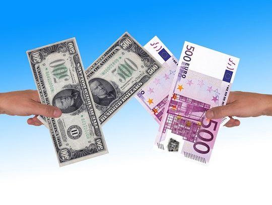 Gdzie wymieniać pieniądze, żeby na tym nie stracić?