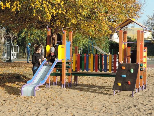 Gmina Kaczory ma nowe place zabaw i siłownie zewnętrzne