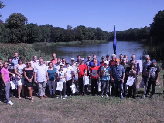 Mieszkańcy domów pomocy na zawodach wędkarskich