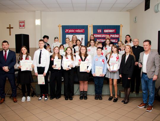 Młodzi wykonawcy w rytmie patriotyzmu