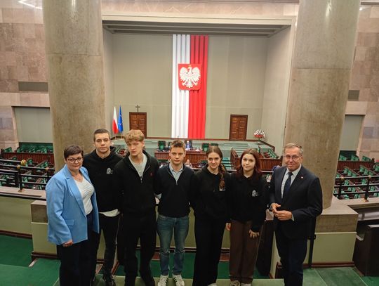 Młodzież z Szydłowa zajrzała do Sejmu