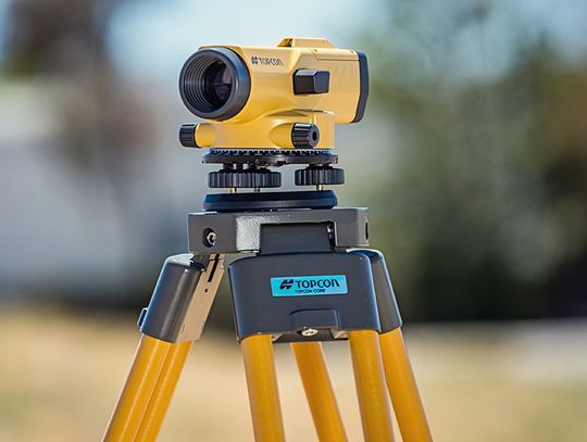 Niwelator optyczny w praktyce – jak uniknąć najczęstszych błędów podczas pomiarów?