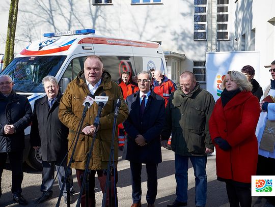 Nowy ambulans dla szpitala w Wyrzysku