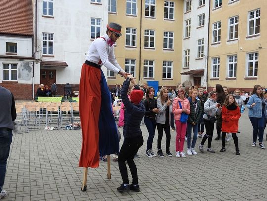 Piła dla dzieci z Ugandy