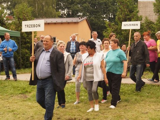 Rzeczpospolita babska, slalomy z miotłą i przeciąganie ciągnika 