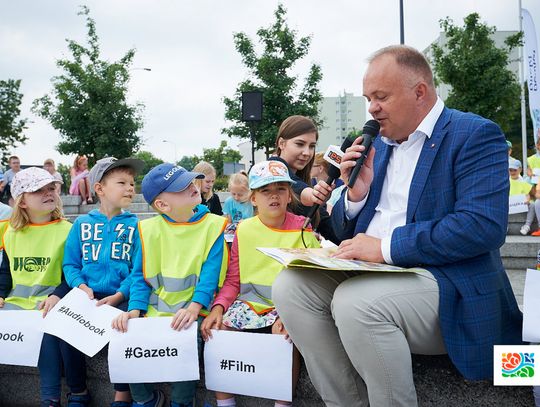 Starosta czytał dzieciom