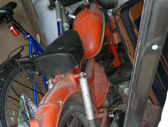 Ukradli motorower, walizkę i 3 kg kiełbasy