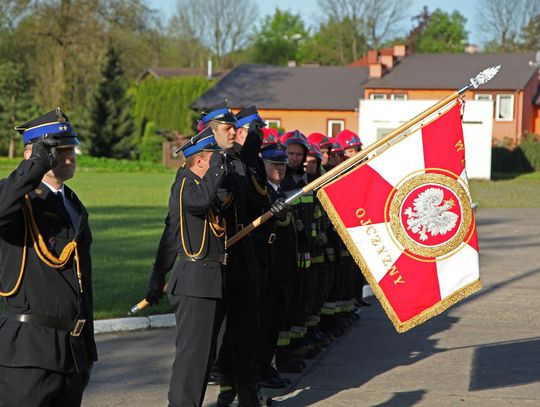 Uroczyste obchody Dnia Flagi Rzeczypospolitej Polskiej u strażaków