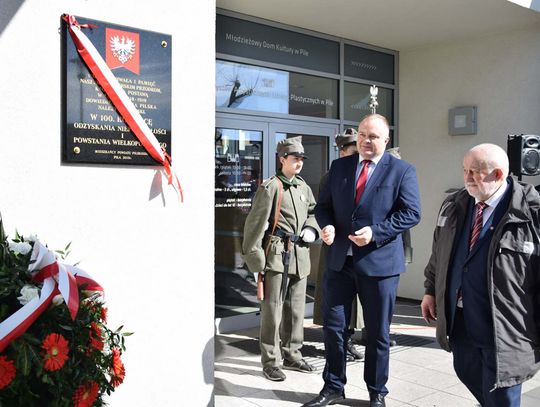 Uroczyste odsłonięcie tablicy pamiątkowej na zakończenie obchodów 100-lecia Powstania Wielkopolskiego