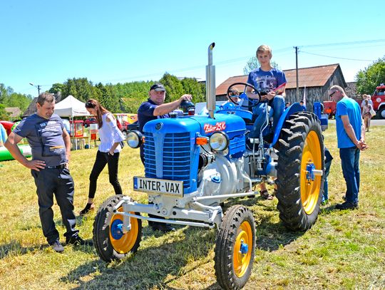 ZOFIOWO   ZETOR TRACTOR SHOW:  Sezon zielonkowy w pełni !