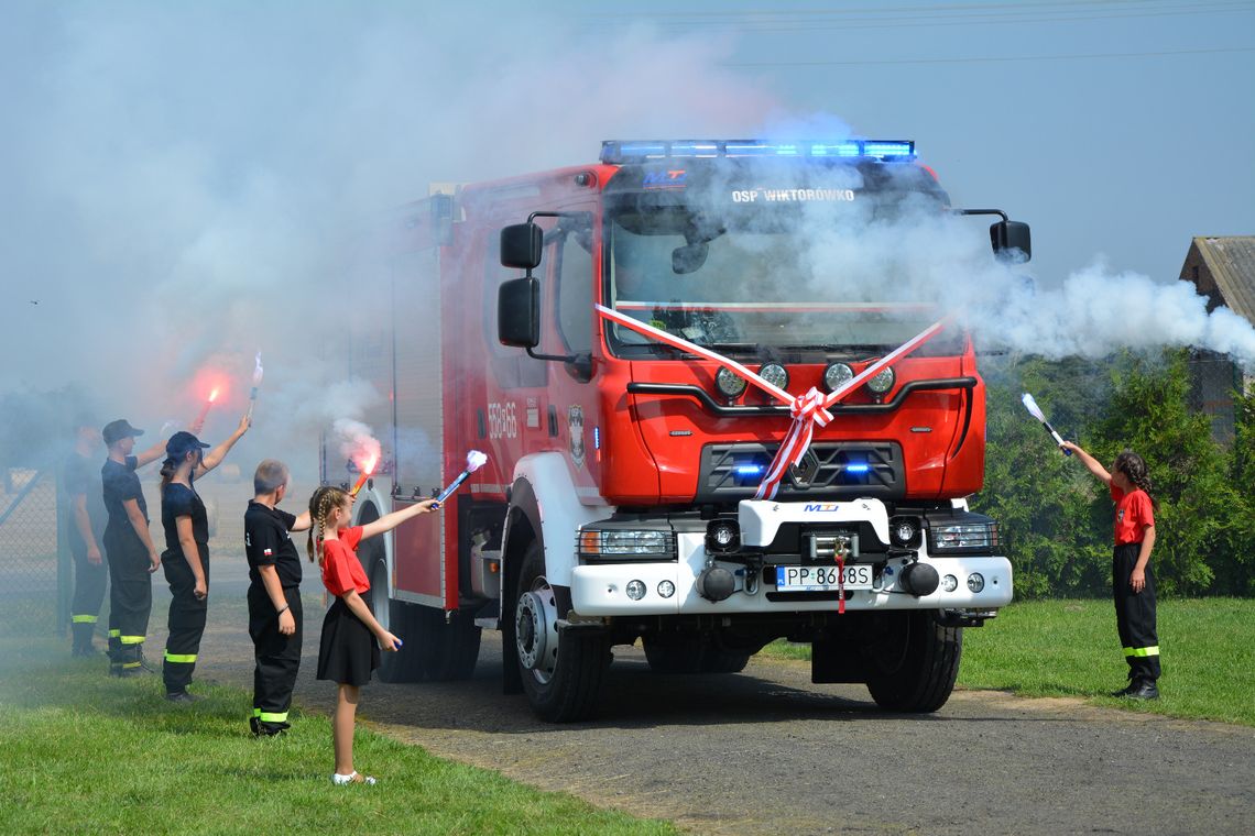 100-lecie OSP Wiktorówko: Nowy samochód w prezencie