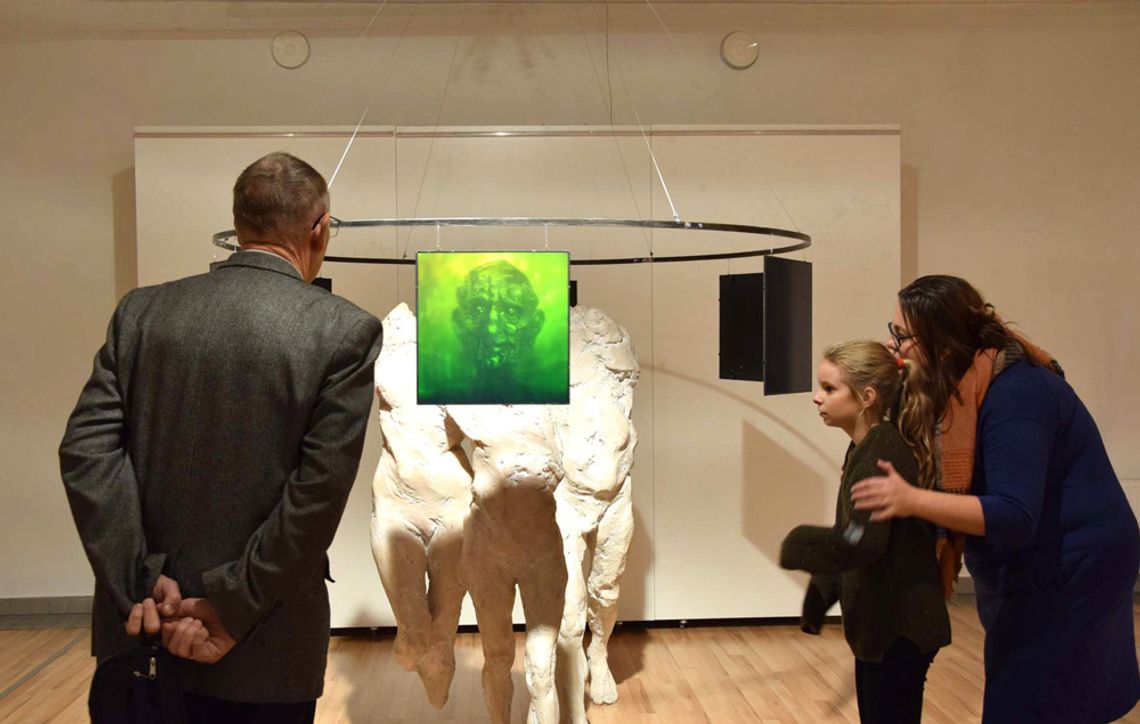 Bogucki z rzeźbą i hologramem - niesamowita wystawa!