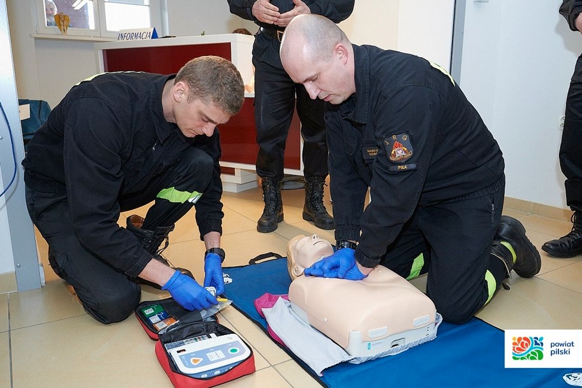 Defibrylator AED w starostwie
