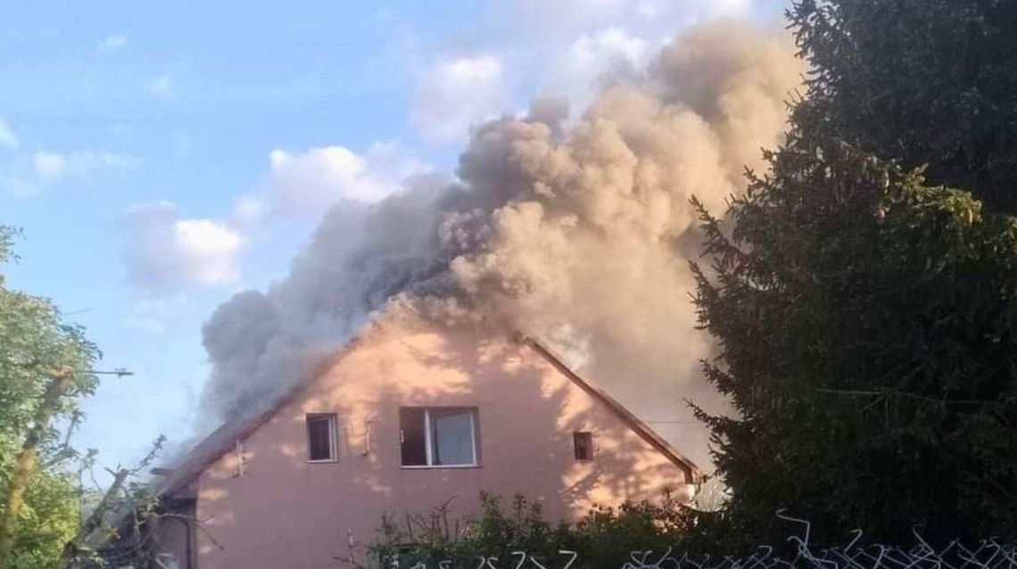Ich dom się spalił. Potrzebna pomoc