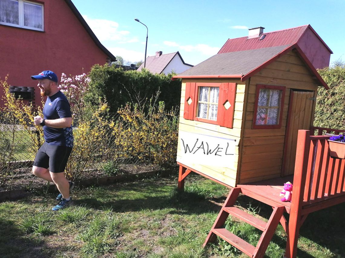 Pilanin przebiegł maraton  w swoim ogródku!  - po krakowsku i… charytatywnie  