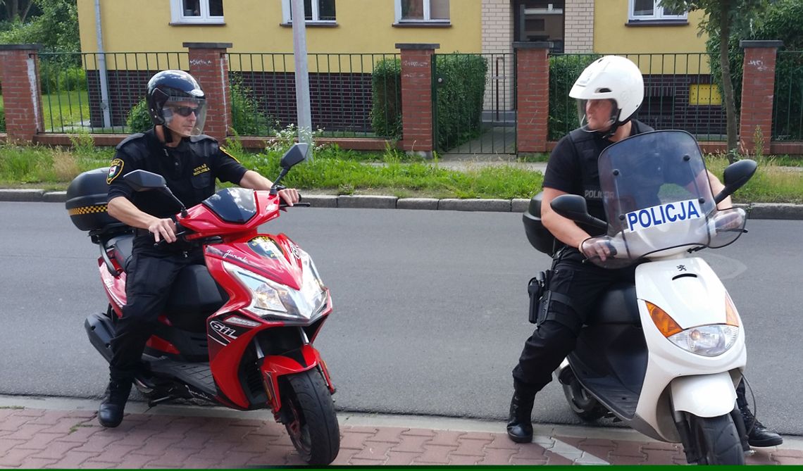 Pilscy policjanci i strażnicy miejscy wspólnie pełnią służbę na skuterach