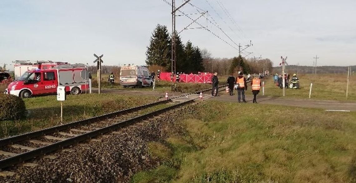 Pociąg zderzył się z samochodem, dwóch mężczyzn nie żyje