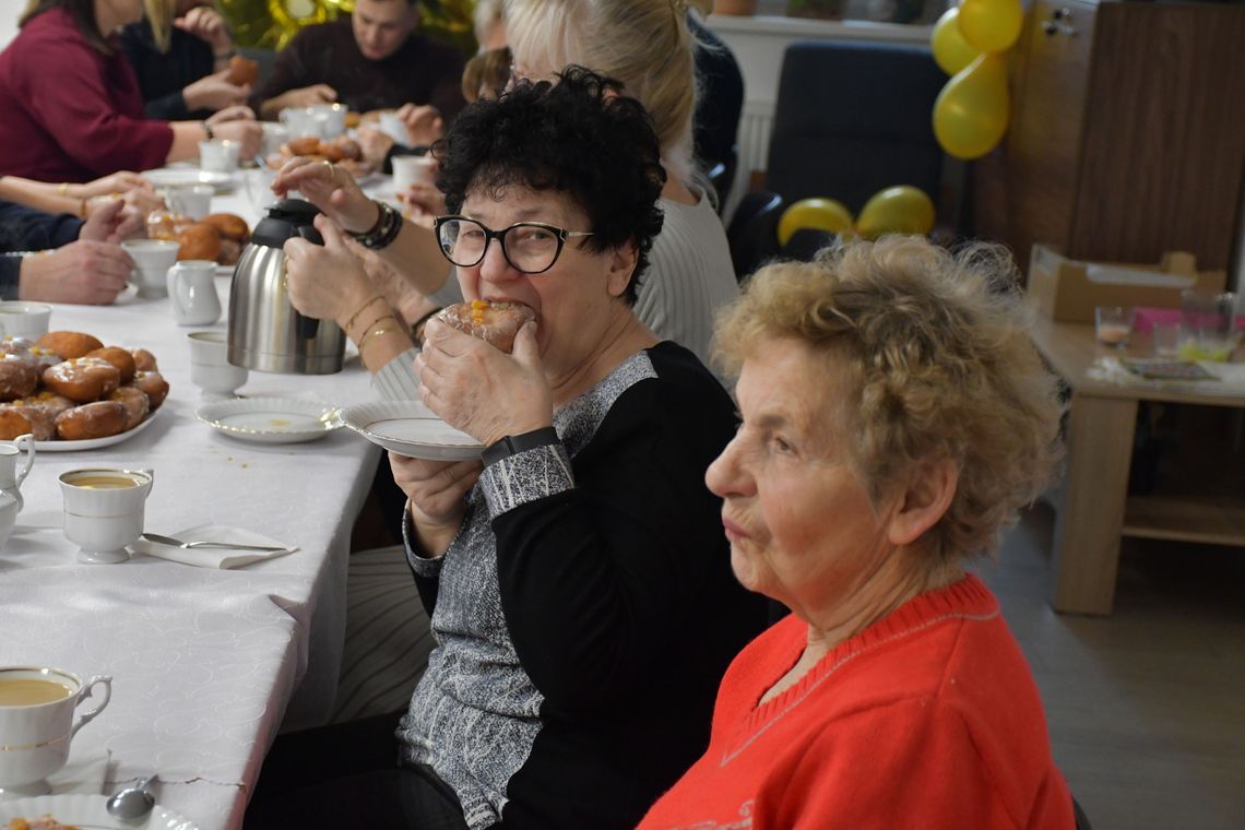 Radosny tłusty czwartek wśród seniorów Radosny tłusty czwartek wśród seniorów