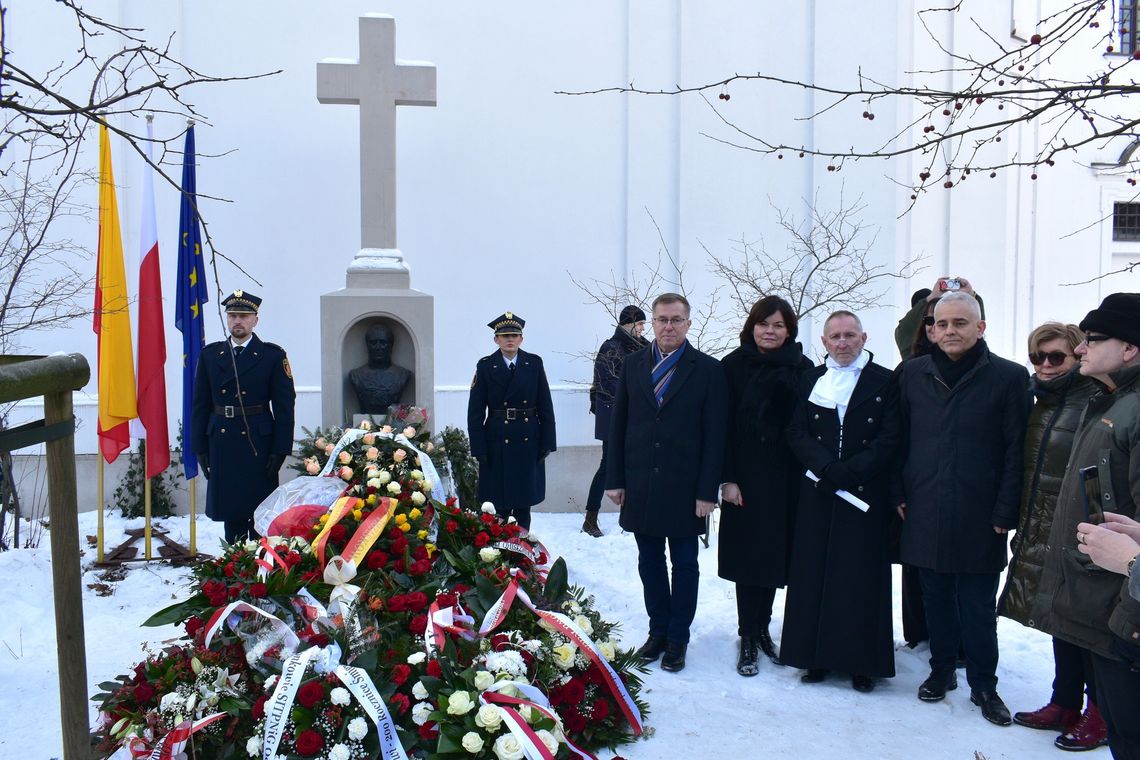 ROK STASZICA: Przy grobie Stanisława Staszica ROK STASZICA: Przy grobie Stanisława Staszica