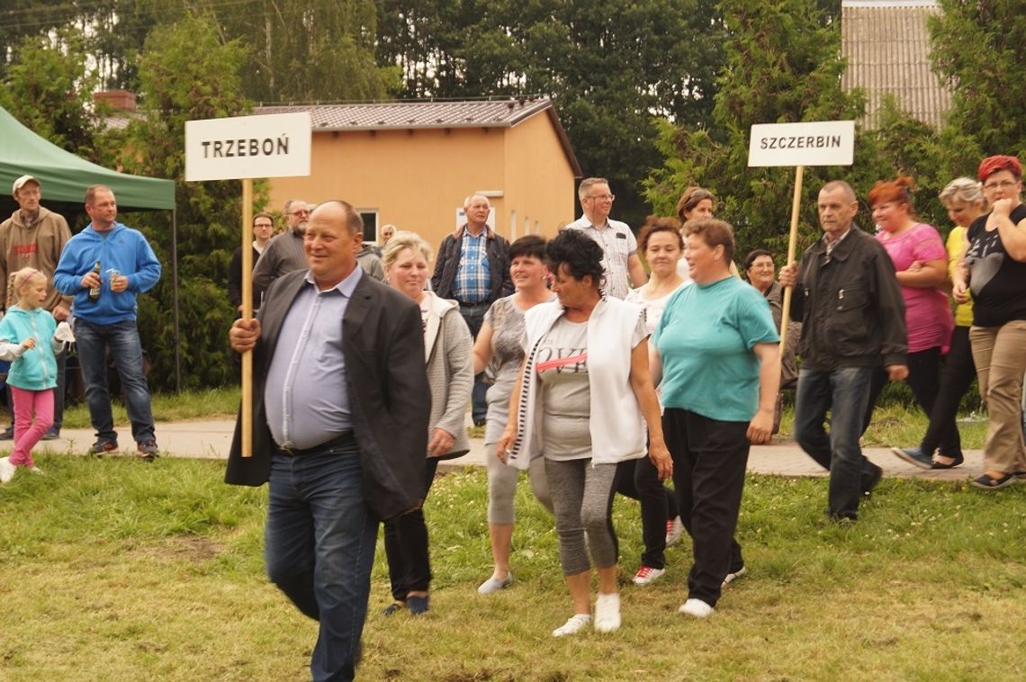 Rzeczpospolita babska, slalomy z miotłą i przeciąganie ciągnika 