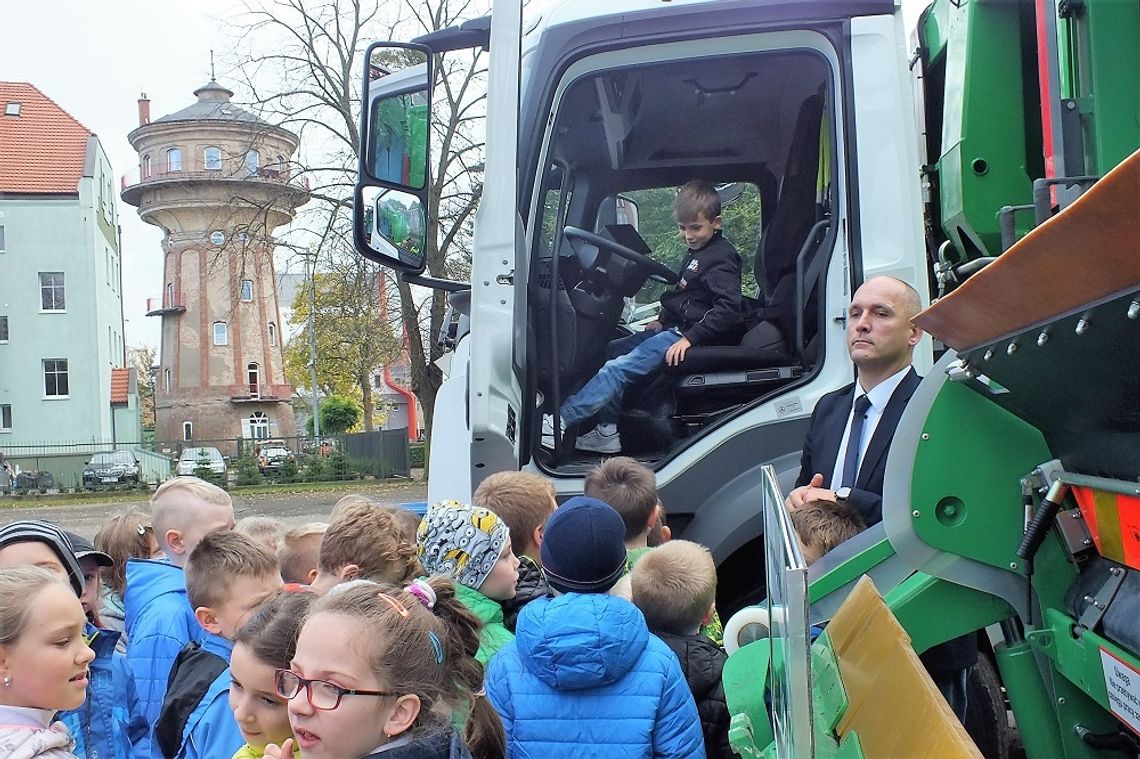 Śmieciarki z wifi, myjki z kamerami i hakowce z GPSem 