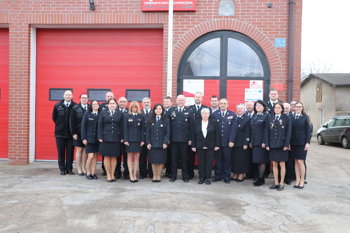 Sprawozdanie i plany wielkopolskich kronikarzy Sprawozdanie i plany wielkopolskich kronikarzy