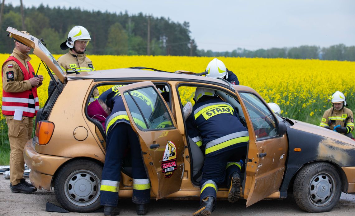 Zderzenie trzech pojazdów i trująca substancja